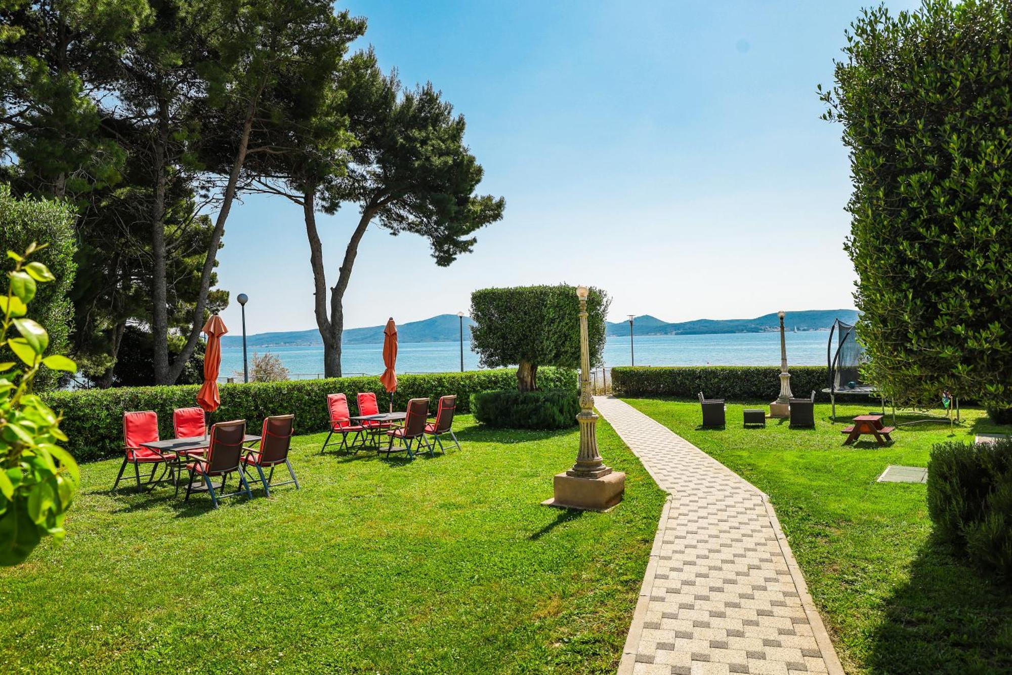 Apartments Becky On A Sandy Beach Without Crowd Sukošan Exterior foto