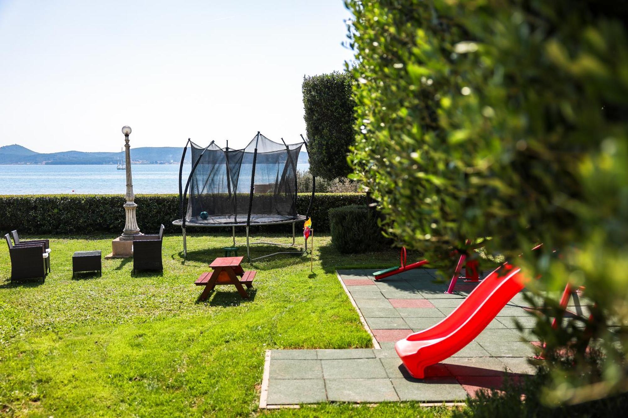 Apartments Becky On A Sandy Beach Without Crowd Sukošan Exterior foto
