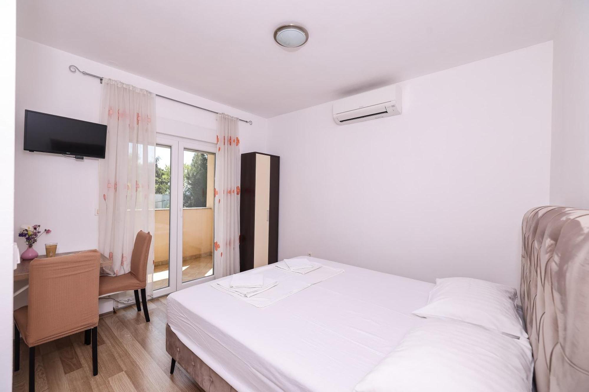 Apartments Becky On A Sandy Beach Without Crowd Sukošan Exterior foto
