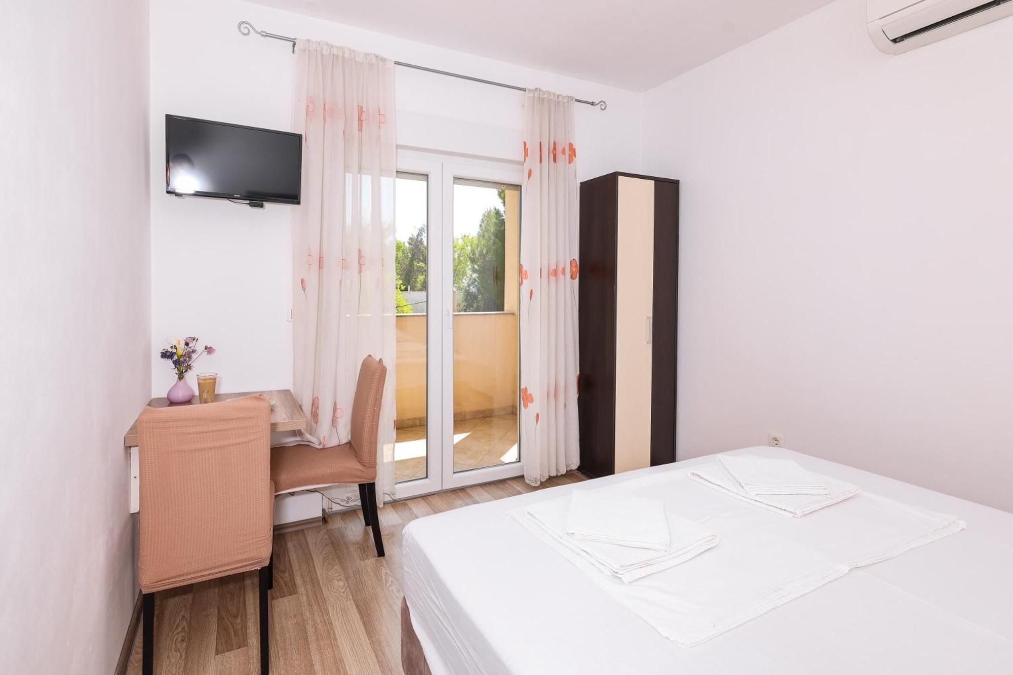 Apartments Becky On A Sandy Beach Without Crowd Sukošan Exterior foto