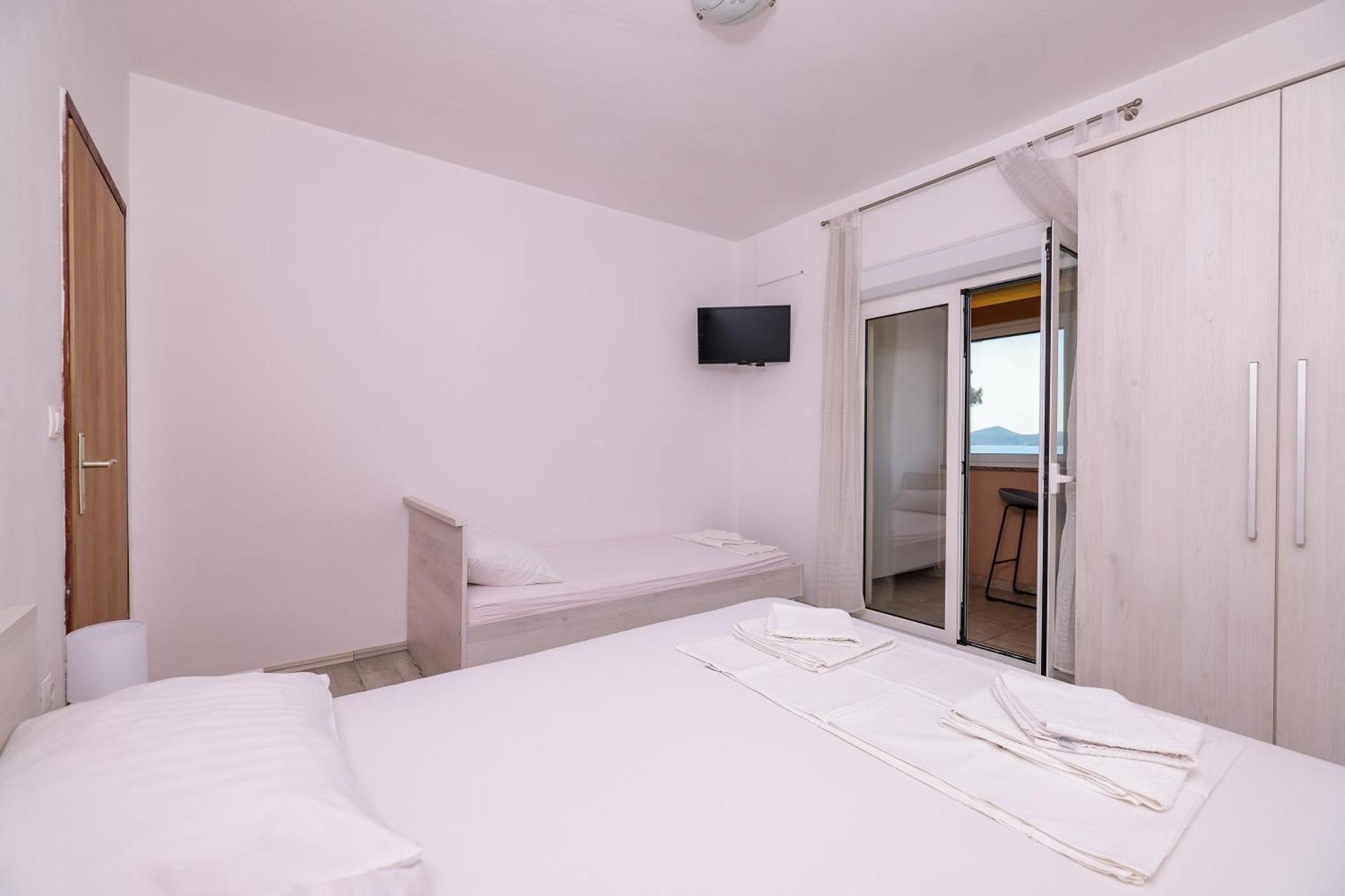 Apartments Becky On A Sandy Beach Without Crowd Sukošan Exterior foto