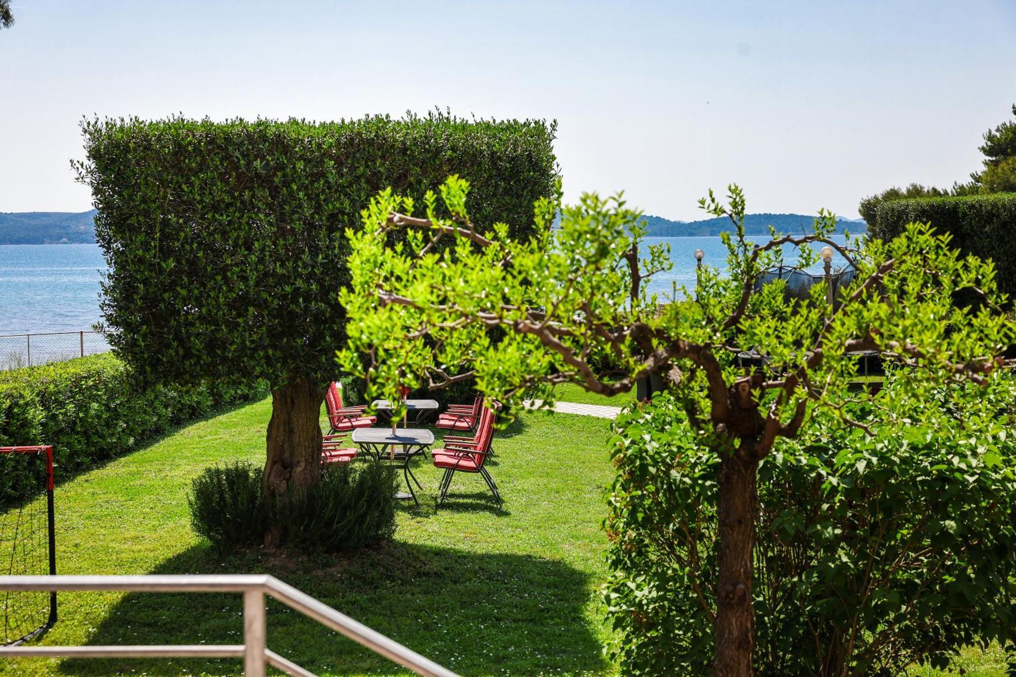 Apartments Becky On A Sandy Beach Without Crowd Sukošan Exterior foto